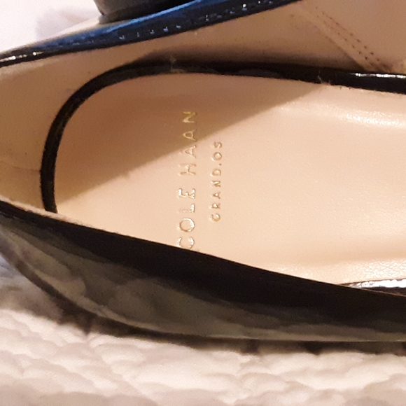 Size 9.5 B Cole Haan Grand OS black patent kitten low heels 2 inch - Picture 2 of 7